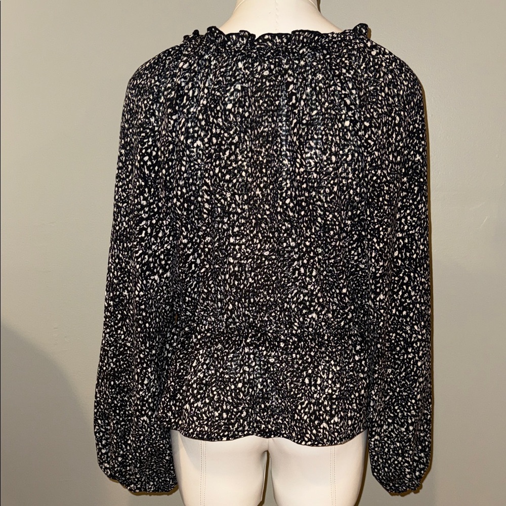 NWT Universal Thread Patterned Blouse - Picture 7 of 11